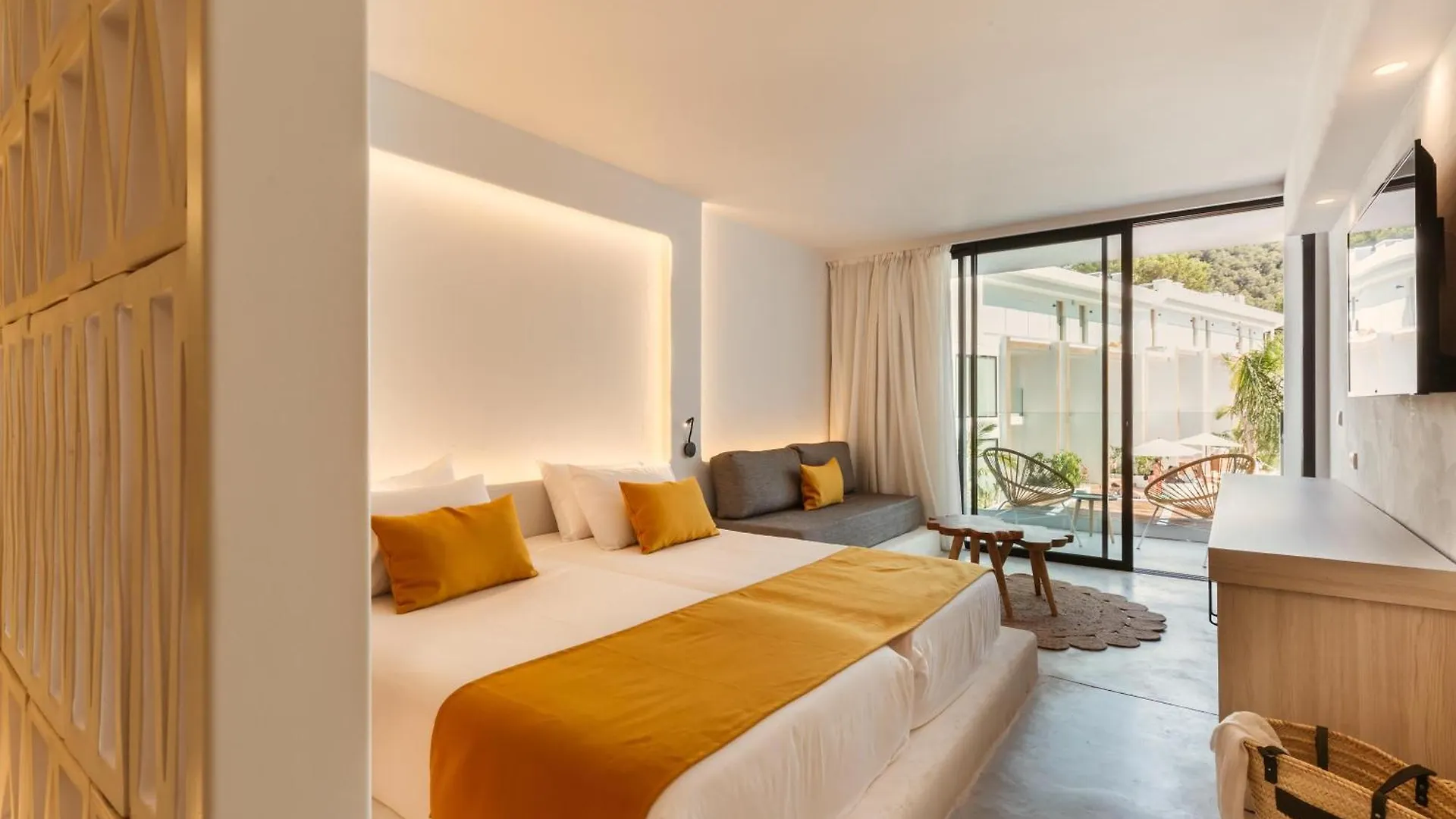 Nativo Hotel Ibiza Santa Eularia des Riu 4*,